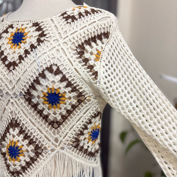 Wild Moss Cream Crochet Granny Square Flared Long Sleeve Fringe Top. | Size XL - Picture 3 of 9